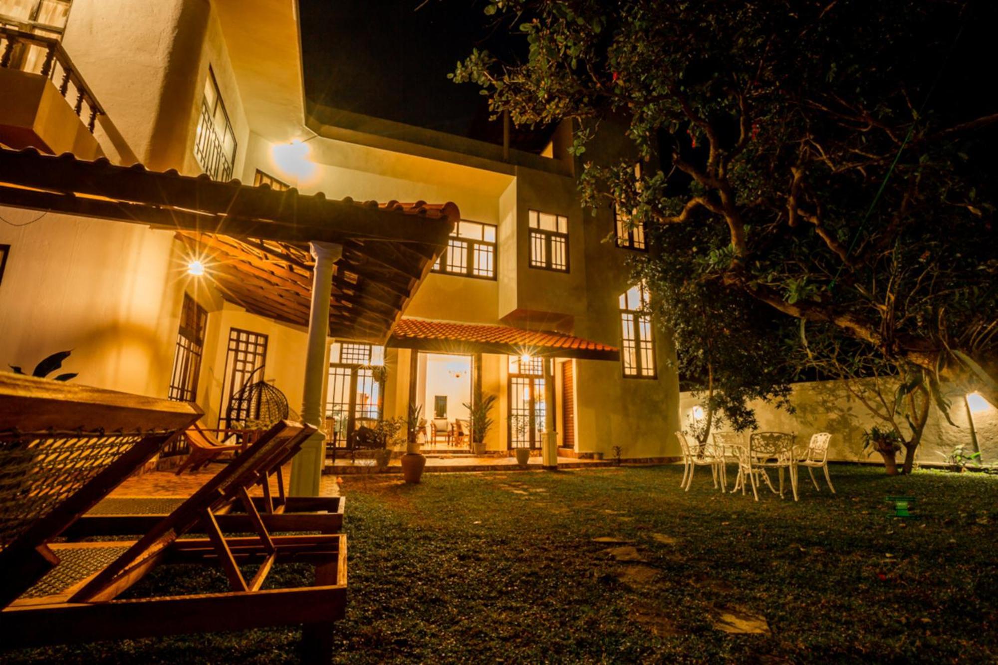 Nibbana Mirissa Hotel Экстерьер фото