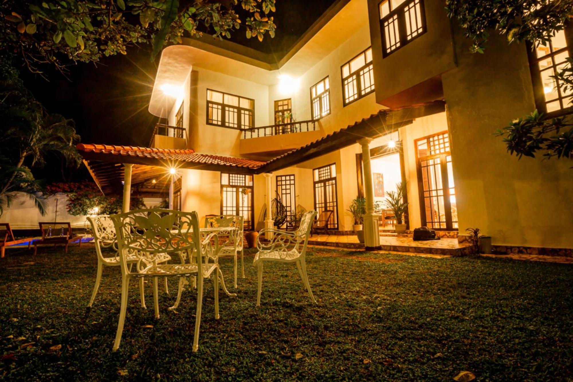 Nibbana Mirissa Hotel Экстерьер фото
